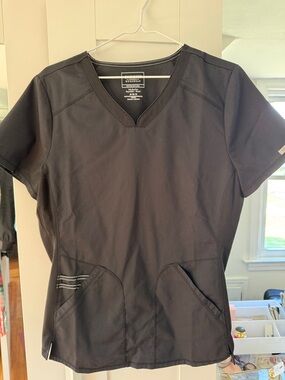 WonderWink Black V-Neck Short Sleeve Scrub Top